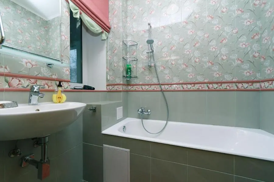 קייב Three-Room Apartments At The Polytechnic Institute 0*,